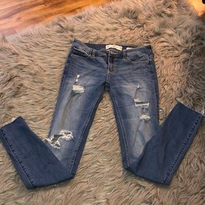 Juniors Hollister Ripped jeans